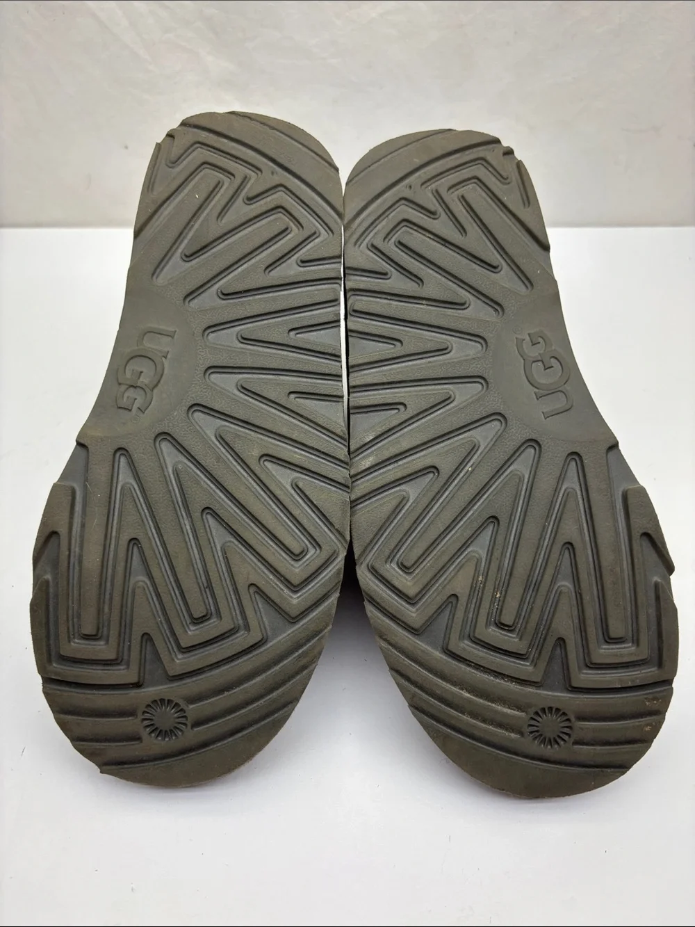 UGG Neumel boots women’s SZ 5, box 1G